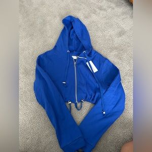 ⭐️NWT⭐️ blue crop sweat shirt